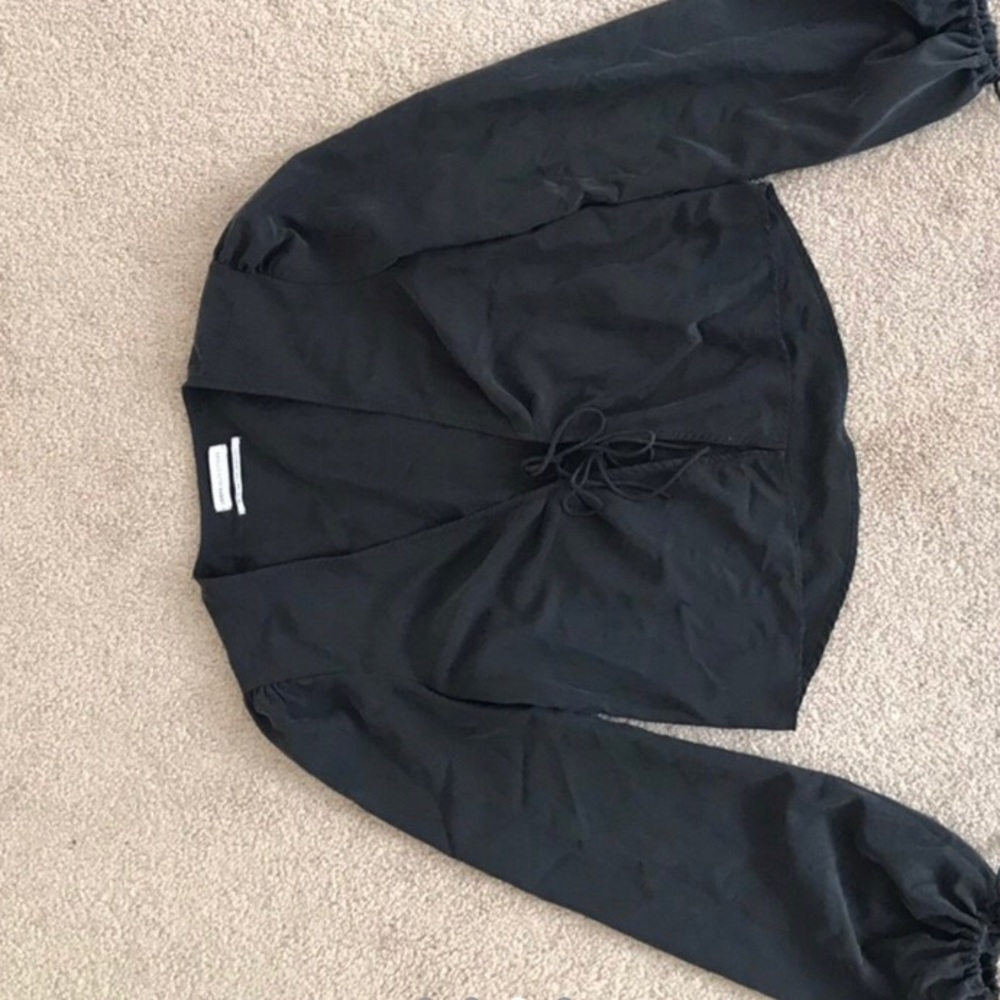 LIKE NEW URBAN OUTFITTERS TIE FRONT TOP